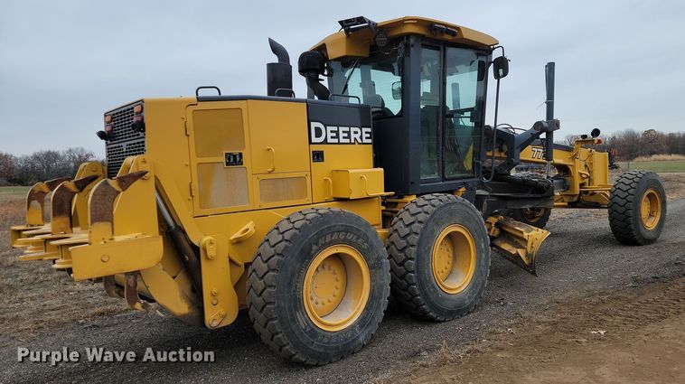 image for item LD9068 2004 John Deere 772D  motor grader