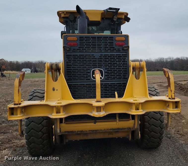 image for item LD9068 2004 John Deere 772D  motor grader