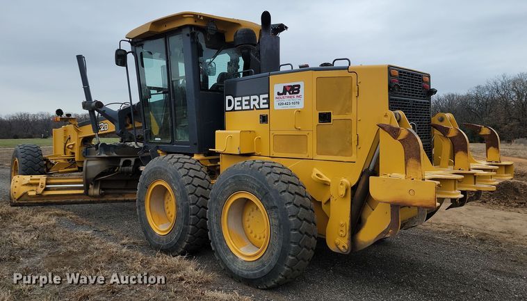 image for item LD9068 2004 John Deere 772D  motor grader