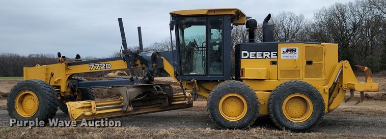image for item LD9068 2004 John Deere 772D  motor grader