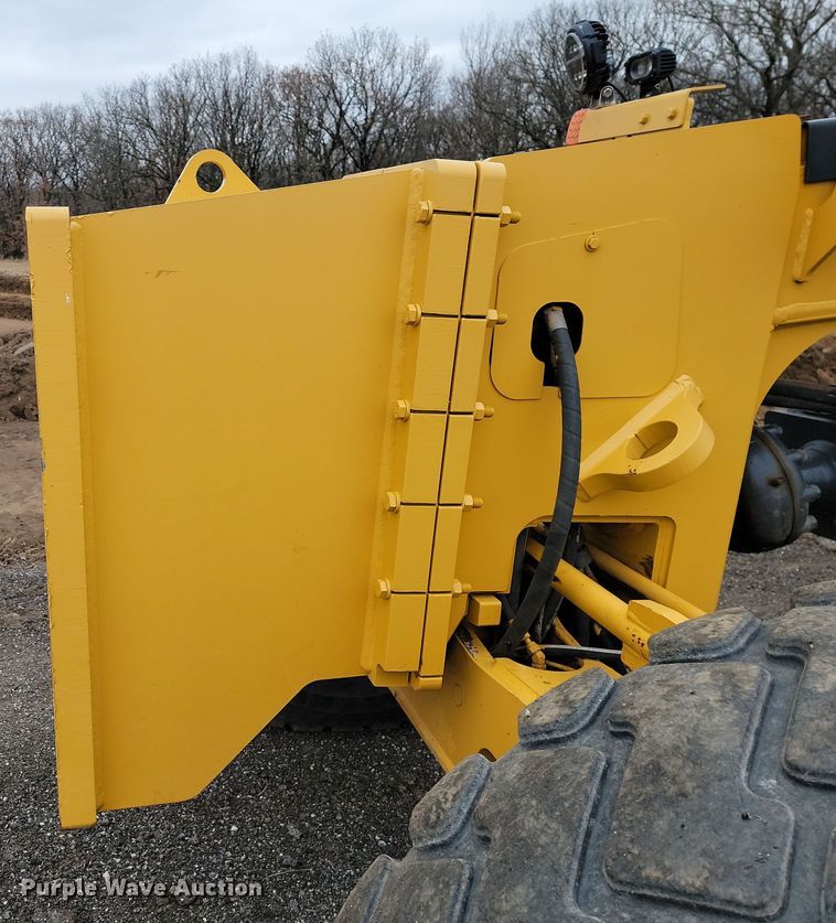 image for item LD9068 2004 John Deere 772D  motor grader