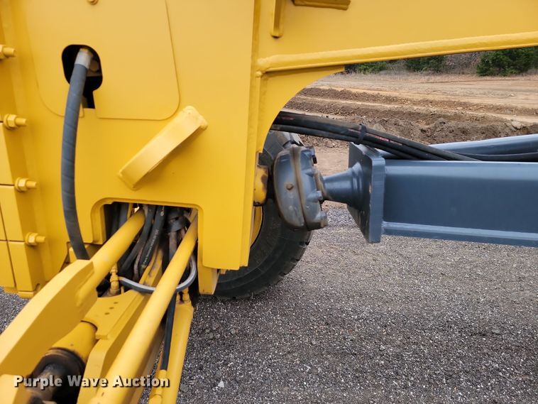 image for item LD9068 2004 John Deere 772D  motor grader