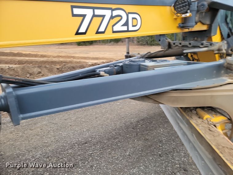 image for item LD9068 2004 John Deere 772D  motor grader