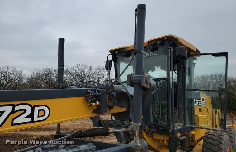 image for item LD9068 2004 John Deere 772D  motor grader