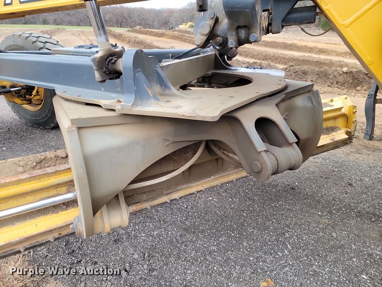 image for item LD9068 2004 John Deere 772D  motor grader