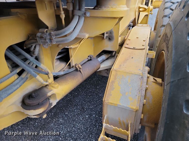 image for item LD9068 2004 John Deere 772D  motor grader