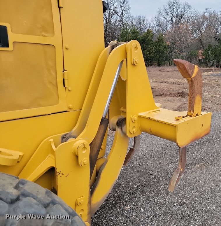 image for item LD9068 2004 John Deere 772D  motor grader