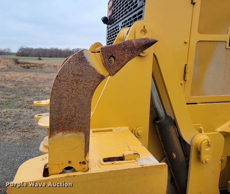 image for item LD9068 2004 John Deere 772D  motor grader