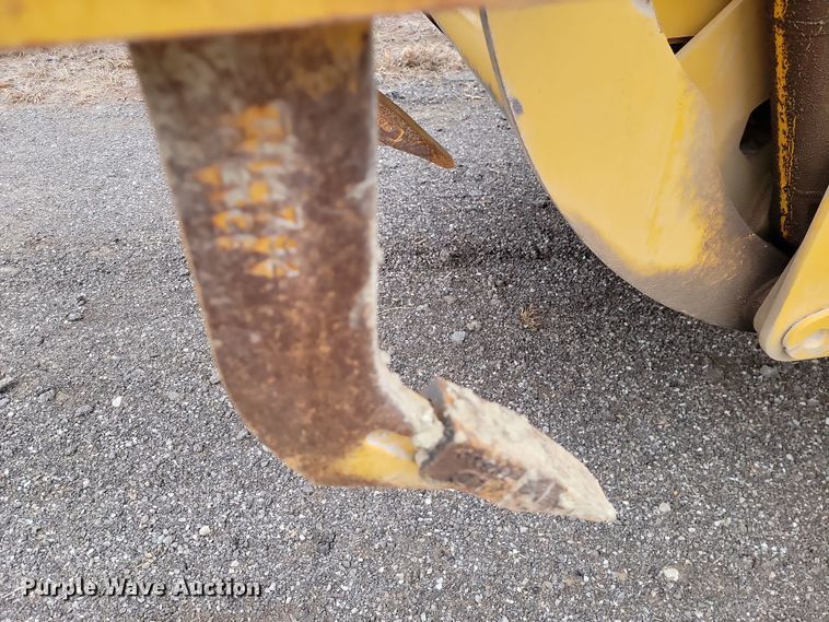 image for item LD9068 2004 John Deere 772D  motor grader