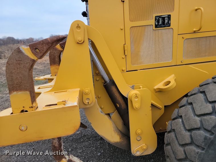 image for item LD9068 2004 John Deere 772D  motor grader