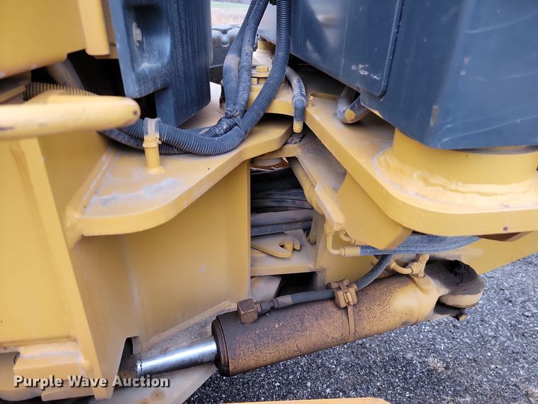 image for item LD9068 2004 John Deere 772D  motor grader