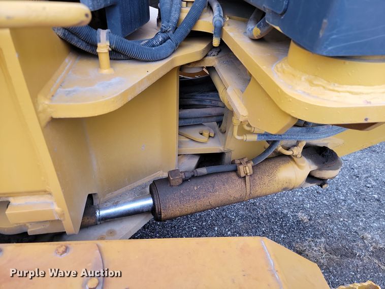 image for item LD9068 2004 John Deere 772D  motor grader