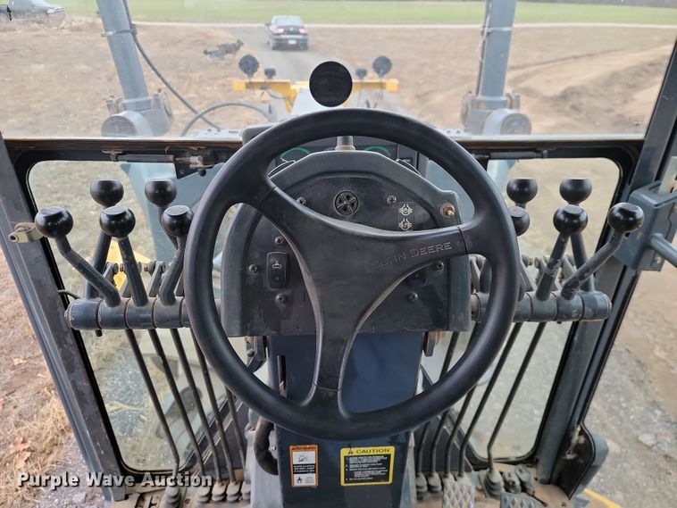 image for item LD9068 2004 John Deere 772D  motor grader