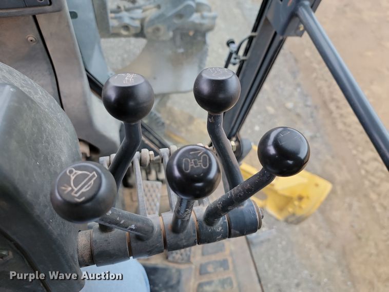 image for item LD9068 2004 John Deere 772D  motor grader