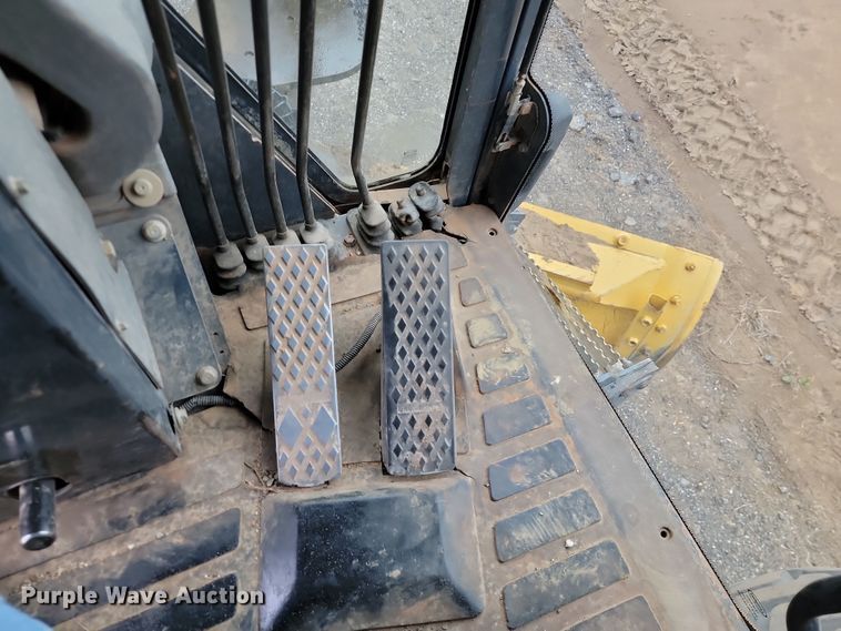 image for item LD9068 2004 John Deere 772D  motor grader