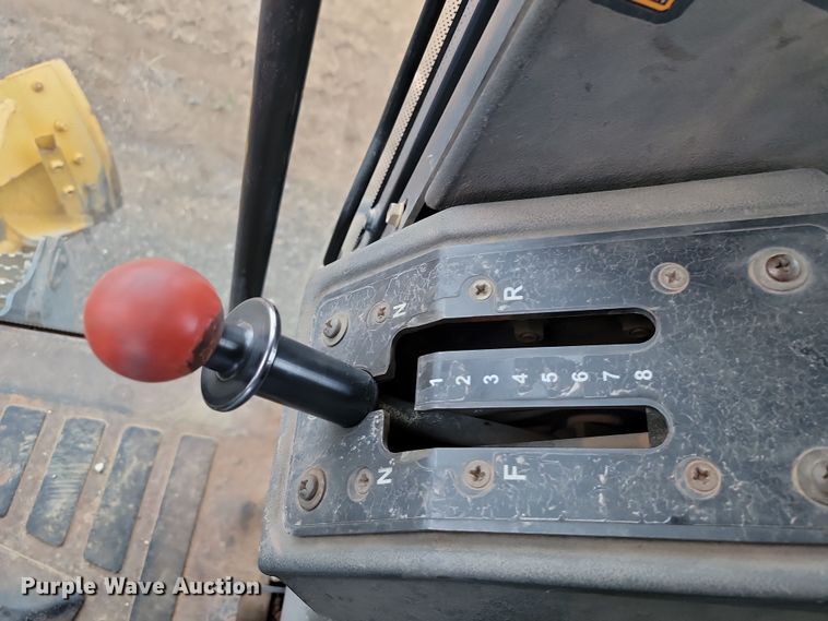 image for item LD9068 2004 John Deere 772D  motor grader