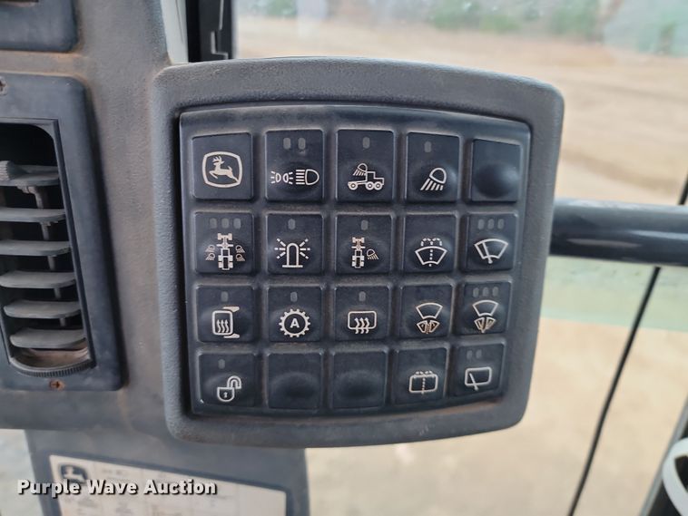 image for item LD9068 2004 John Deere 772D  motor grader