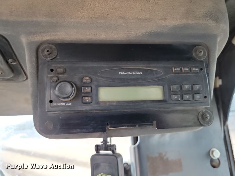 image for item LD9068 2004 John Deere 772D  motor grader