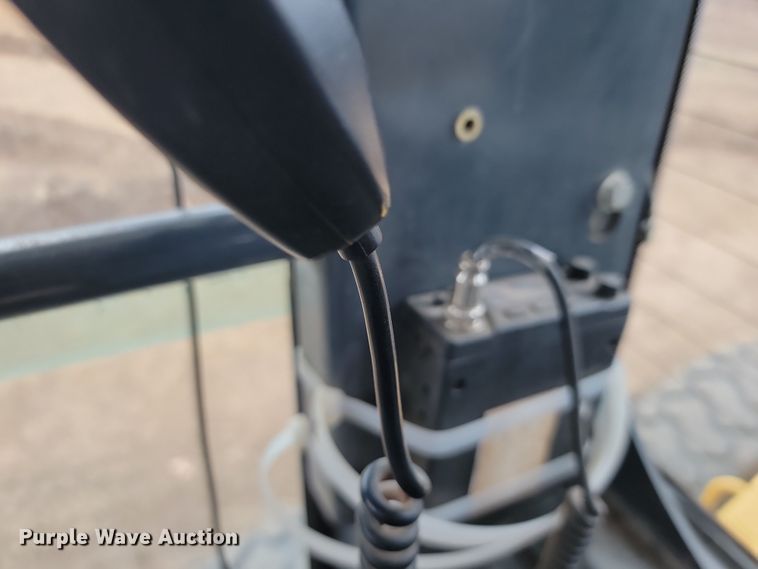 image for item LD9068 2004 John Deere 772D  motor grader