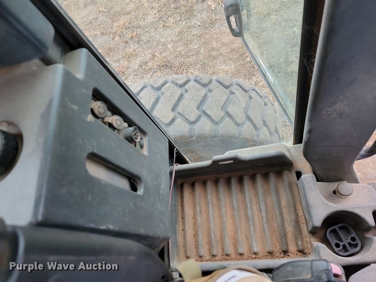 image for item LD9068 2004 John Deere 772D  motor grader