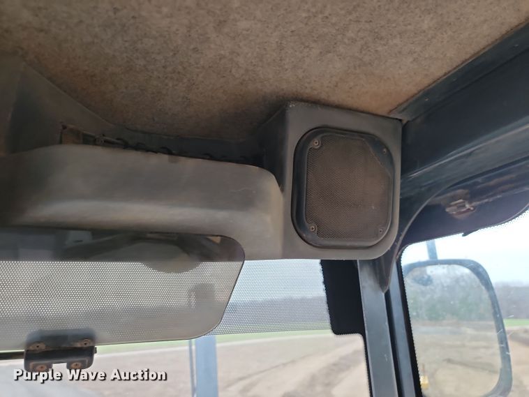 image for item LD9068 2004 John Deere 772D  motor grader