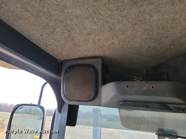 image for item LD9068 2004 John Deere 772D  motor grader