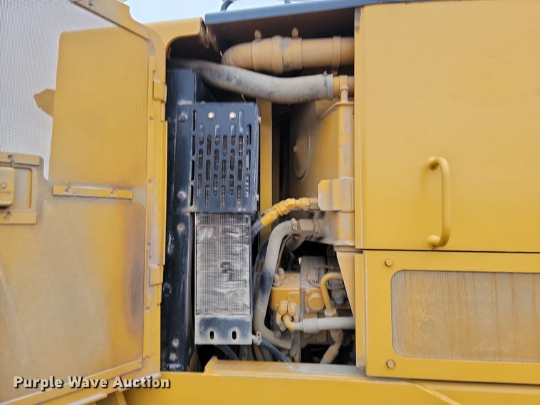 image for item LD9068 2004 John Deere 772D  motor grader