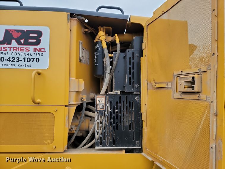 image for item LD9068 2004 John Deere 772D  motor grader