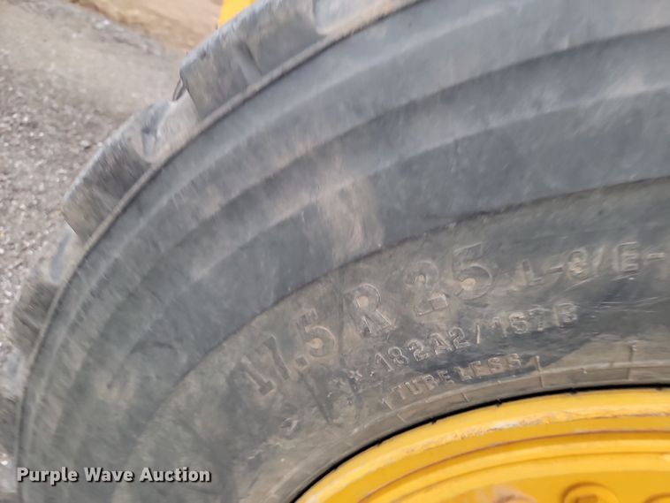 image for item LD9068 2004 John Deere 772D  motor grader