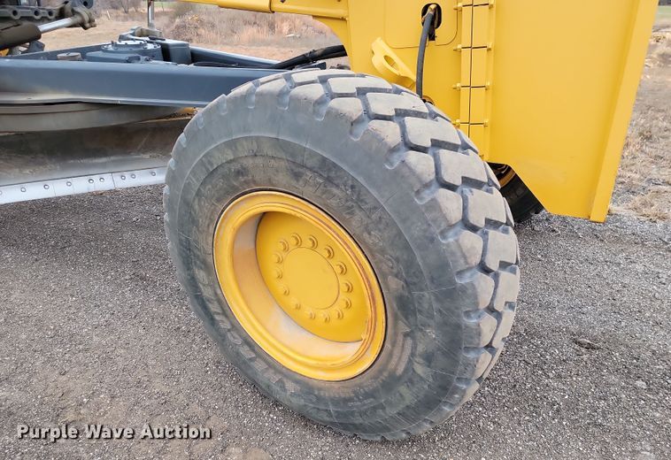 image for item LD9068 2004 John Deere 772D  motor grader