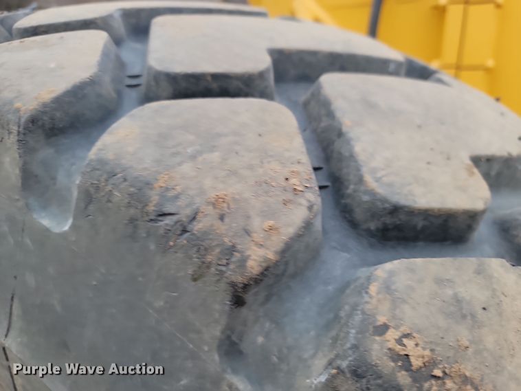 image for item LD9068 2004 John Deere 772D  motor grader