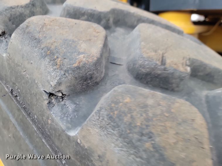 image for item LD9068 2004 John Deere 772D  motor grader