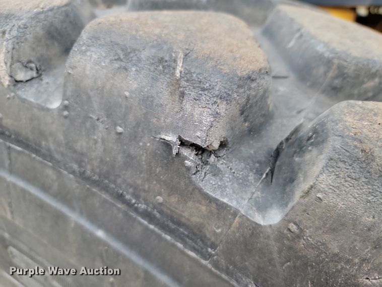 image for item LD9068 2004 John Deere 772D  motor grader