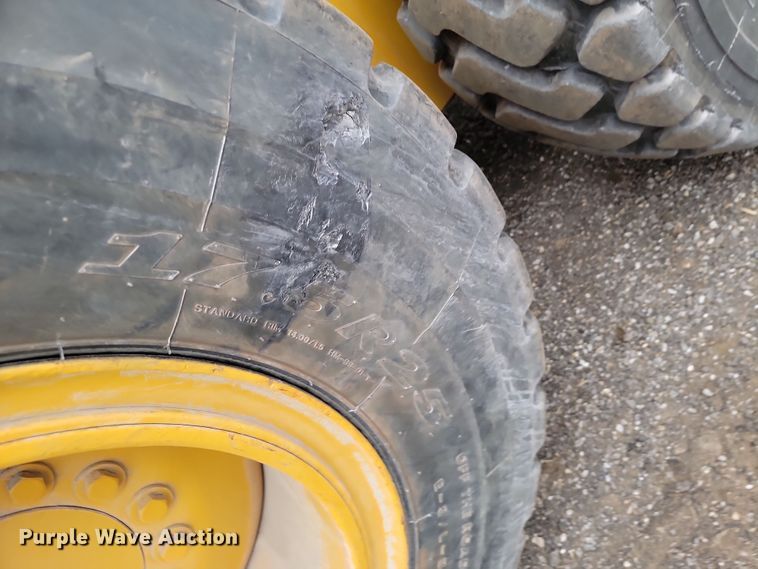 image for item LD9068 2004 John Deere 772D  motor grader