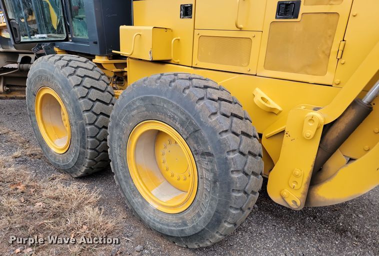 image for item LD9068 2004 John Deere 772D  motor grader