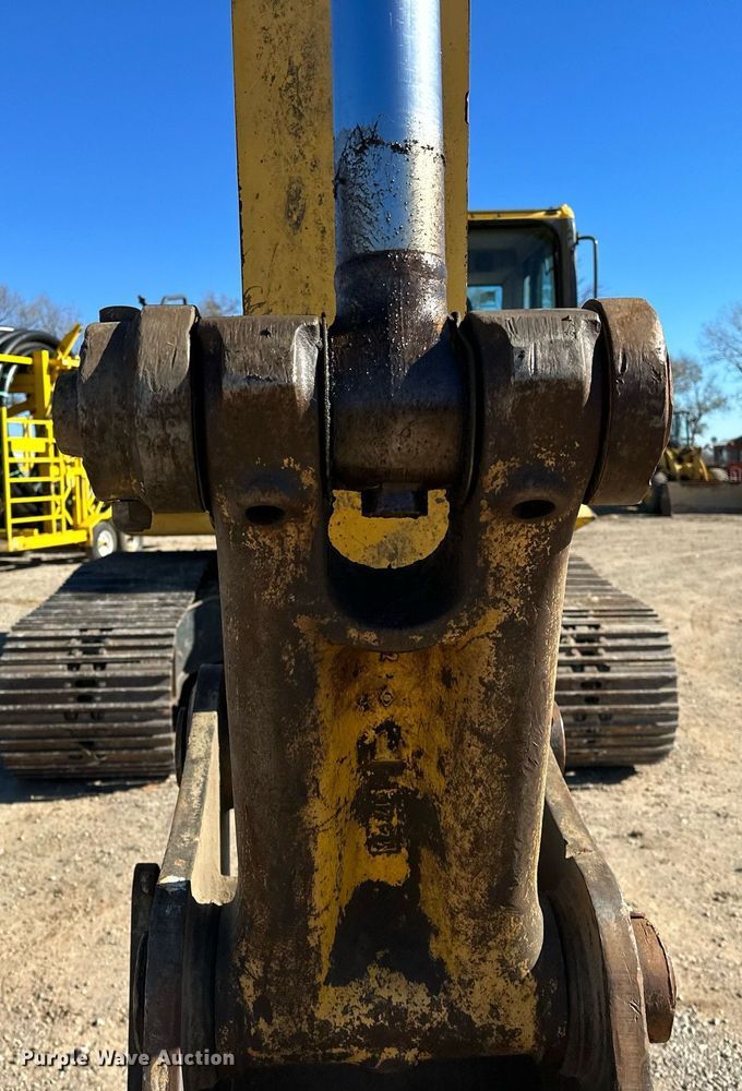 image for item LD9073 2007 Komatsu PC200LC-8  excavator