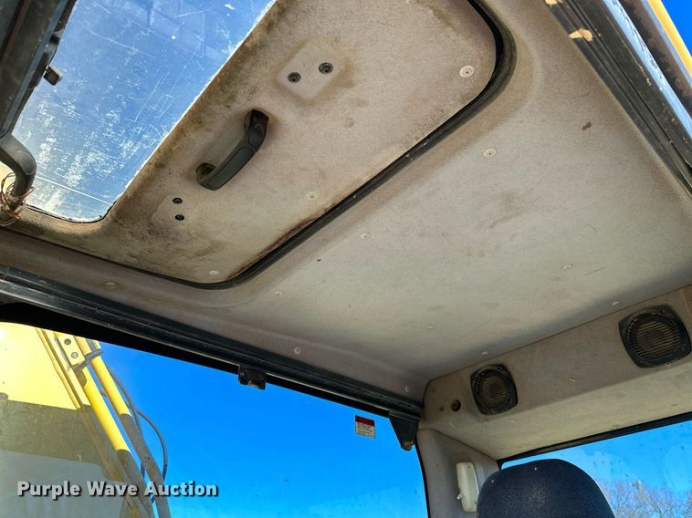 image for item LD9073 2007 Komatsu PC200LC-8  excavator