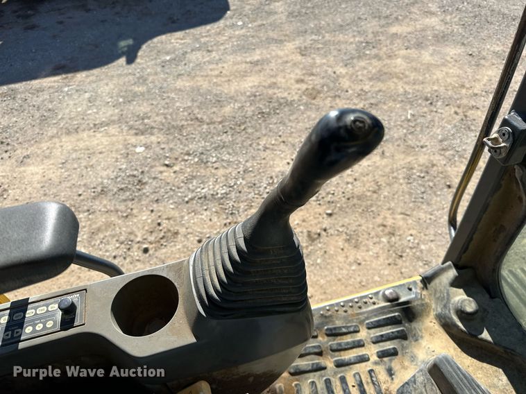 image for item LD9073 2007 Komatsu PC200LC-8  excavator