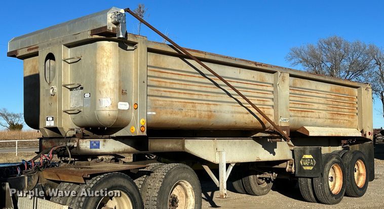 image for item LD9076 1994 Clement ES2S2625  end dump trailer