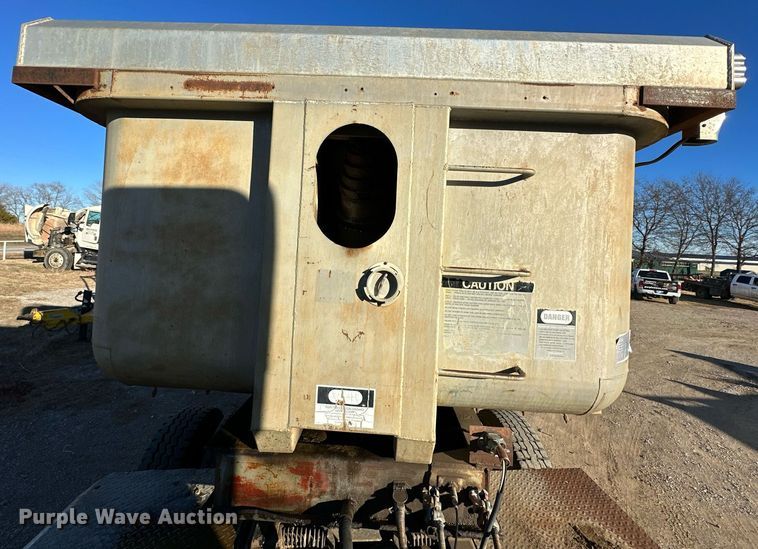 image for item LD9076 1994 Clement ES2S2625  end dump trailer