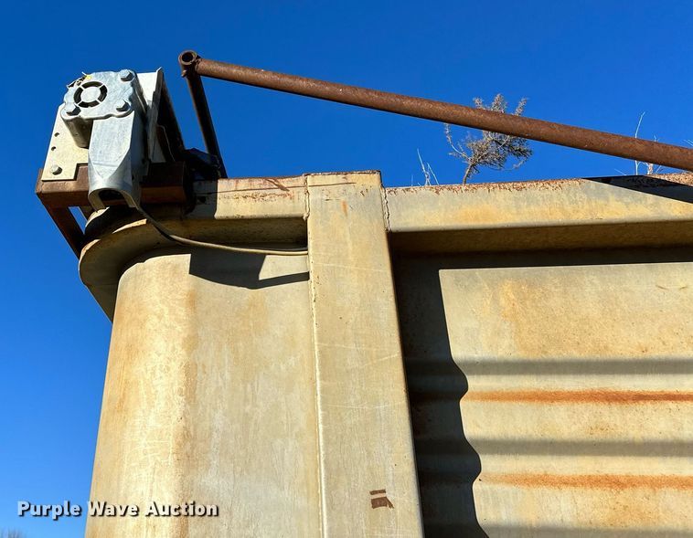 image for item LD9076 1994 Clement ES2S2625  end dump trailer