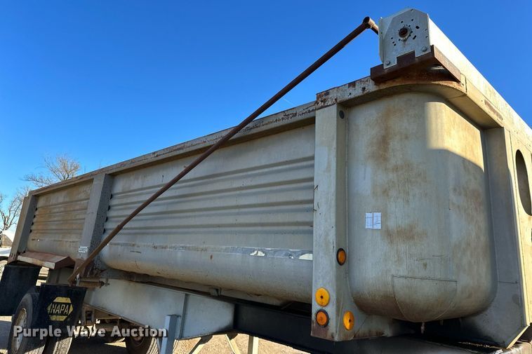 image for item LD9076 1994 Clement ES2S2625  end dump trailer