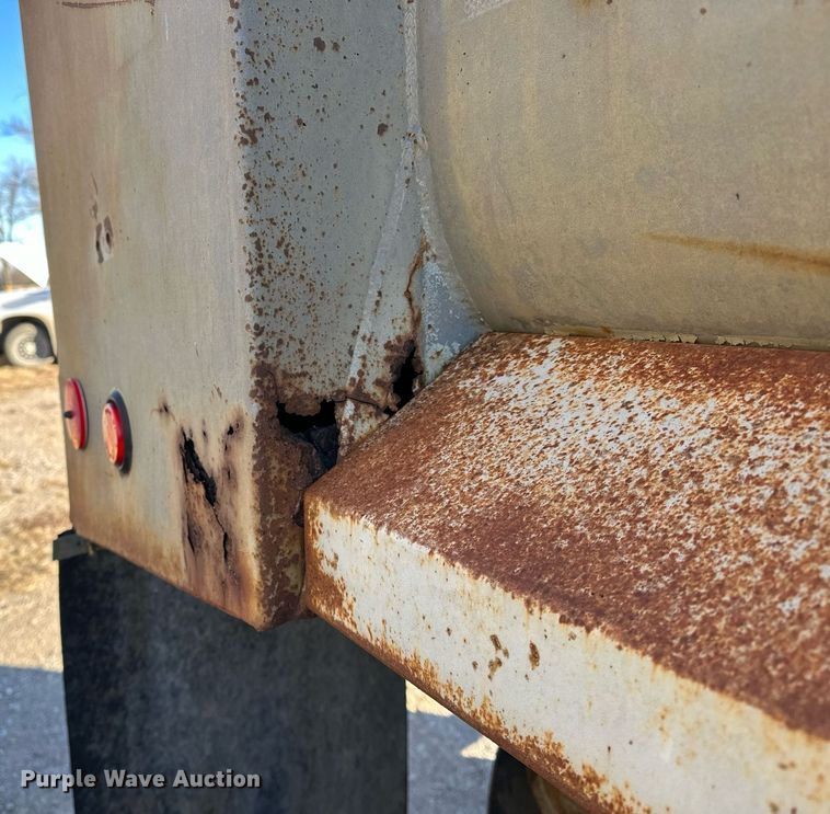 image for item LD9076 1994 Clement ES2S2625  end dump trailer