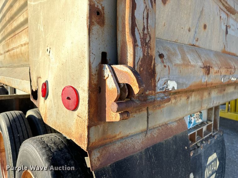 image for item LD9076 1994 Clement ES2S2625  end dump trailer