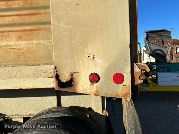 image for item LD9076 1994 Clement ES2S2625  end dump trailer