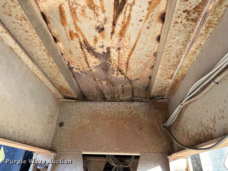 image for item LD9076 1994 Clement ES2S2625  end dump trailer