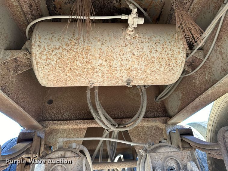 image for item LD9076 1994 Clement ES2S2625  end dump trailer