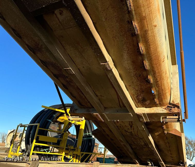 image for item LD9076 1994 Clement ES2S2625  end dump trailer