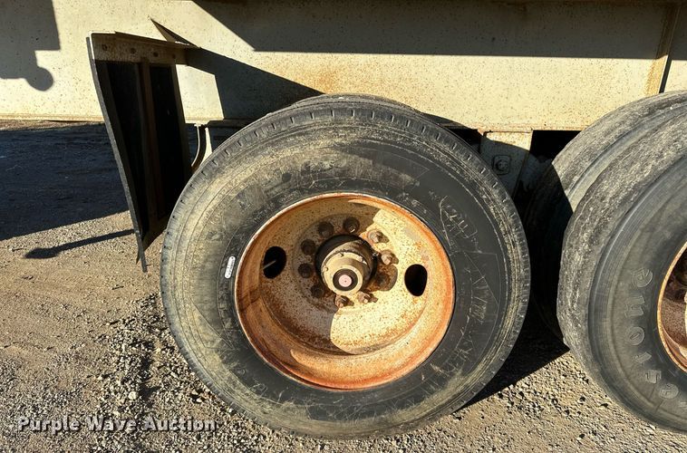 image for item LD9076 1994 Clement ES2S2625  end dump trailer