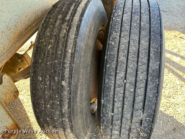 image for item LD9076 1994 Clement ES2S2625  end dump trailer